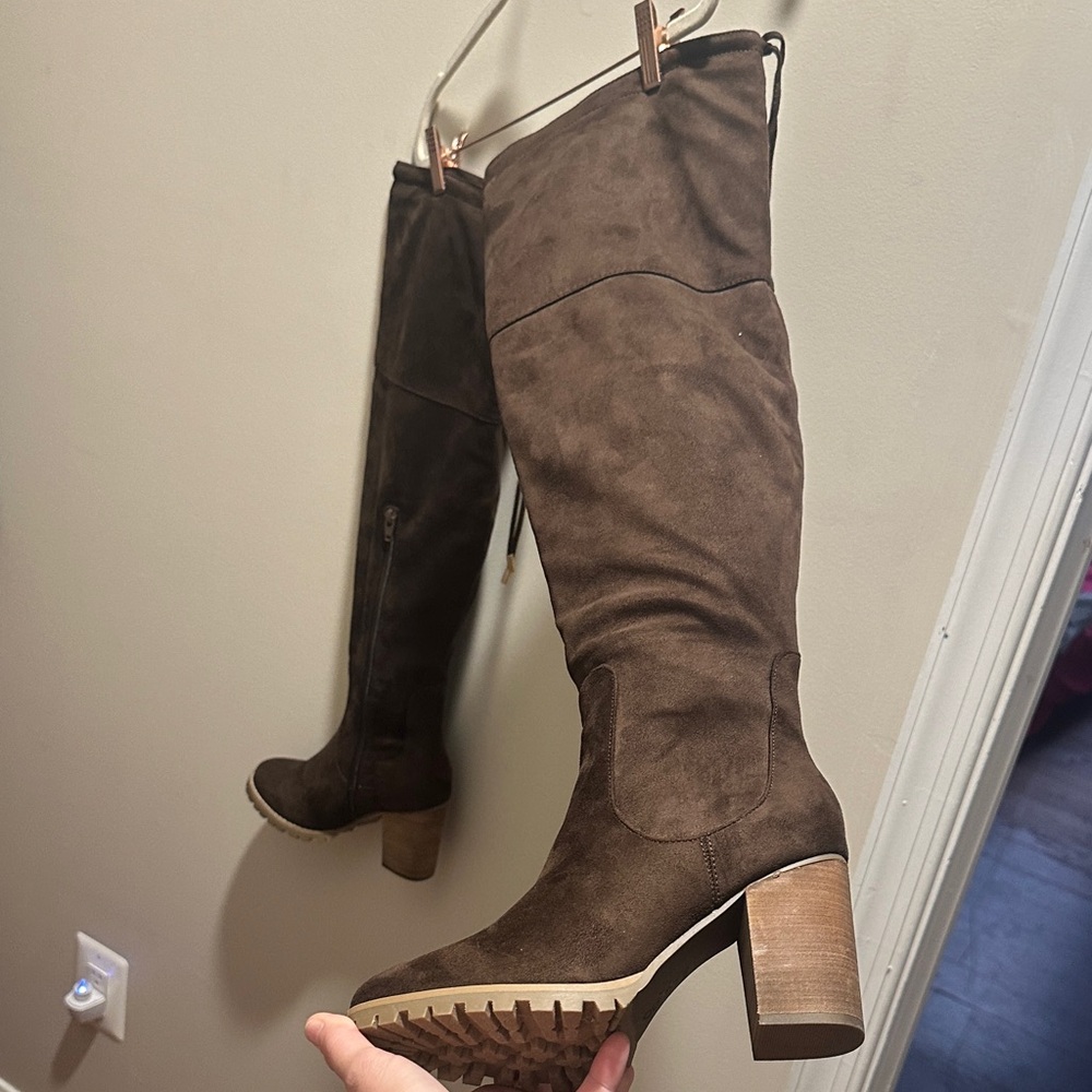 NWOT 
Brown suede over the knee boots 
Size  7